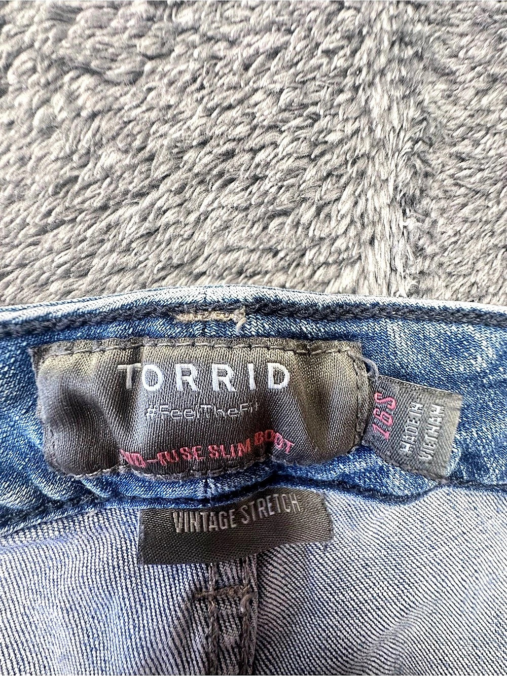 TORRID Vintage Stretch Mid-Rise Slim Boot Bootcut Jeans in Blue Size Large (16) - Picture 3 of 7